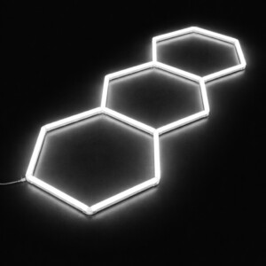 Lampe LED Nid d’Abeilles 3 Hexagones Alignés 3m x 1,2m – 130W – 6500K Blanc Froid – IP54 – Dimmable en Option