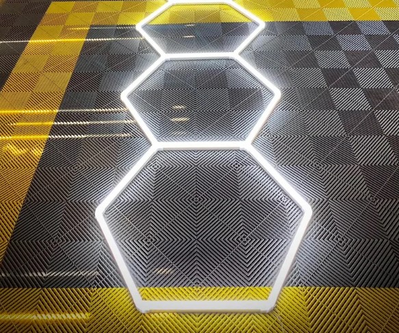 Lumière de garage en nid d'abeille Lumière LED hexagonale adaptée aux  besoins du client for l'atelier de placage de film sans poussière de  magasin de beauté de lavage de voiture Lumières d'atelier