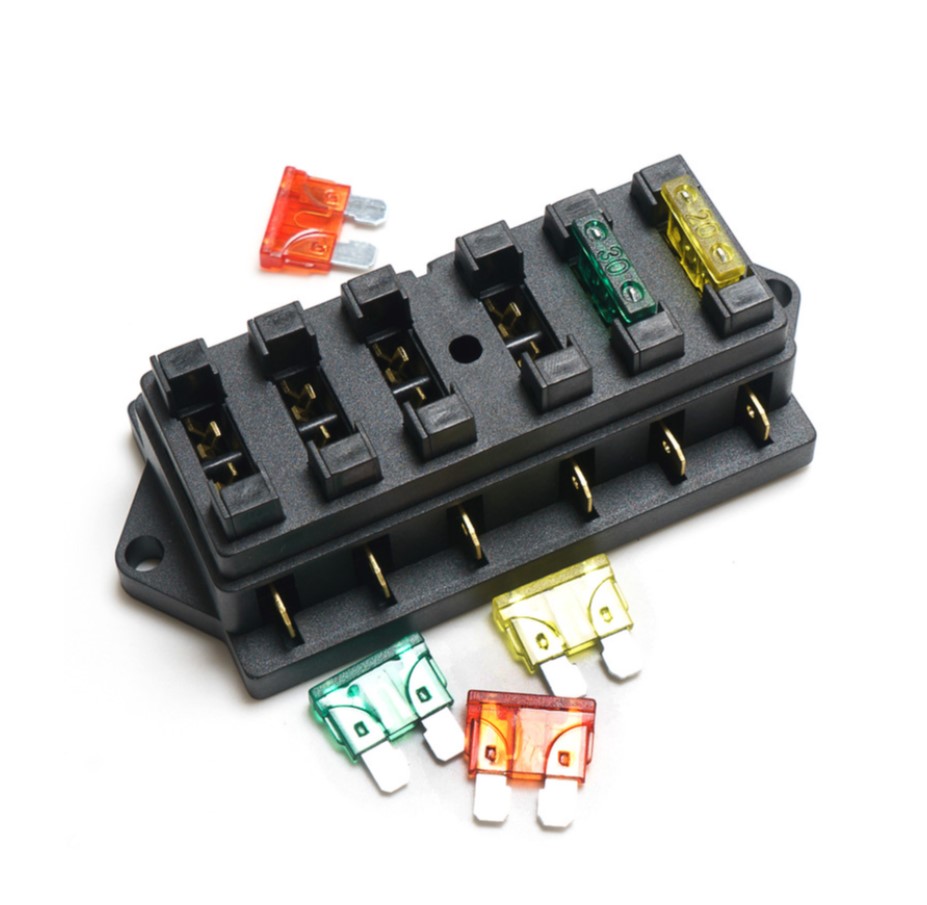 Porte fusibles pour alimentation supplémentaire 12v dans l'abitacle voiture  