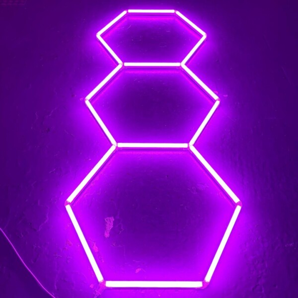 Lámpara 3 hexágonos alineados nido de abeja techo 3M x 1.2M Rosa 130W 6500k Detallado Garaje Peluquero