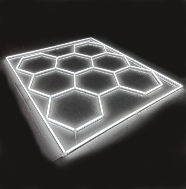 Plafoniera esagonale a nido d'ape LED 230V 2,4m x 3m luce bianco 240W 6500k per garage detailing barbiere - immagine 3