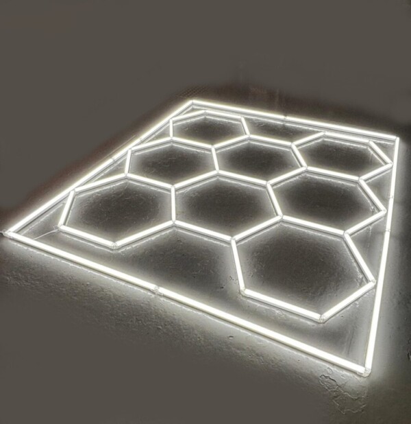 Plafoniera esagonale a nido d'ape LED 230V 2,4m x 3m luce bianco 240W 6500k per garage detailing barbiere - immagine 6