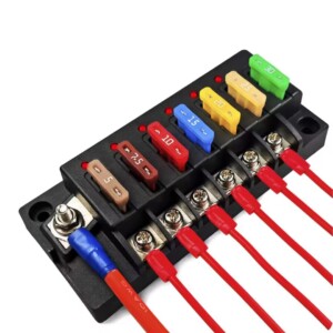 Porte fusible 6 voies aligné avec LED diagnostic, +commun 12 volts distributeur d'alimentation et couvercle