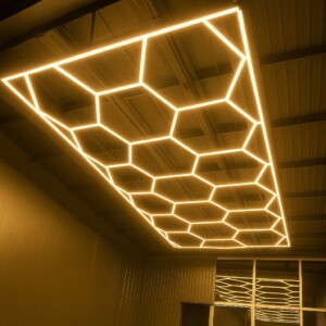Lampe LED hexagonale nid d’abeille – 2,4 m x 4,8 m – 550W – 230V – 3000K Blanc chaud - Dimable en option